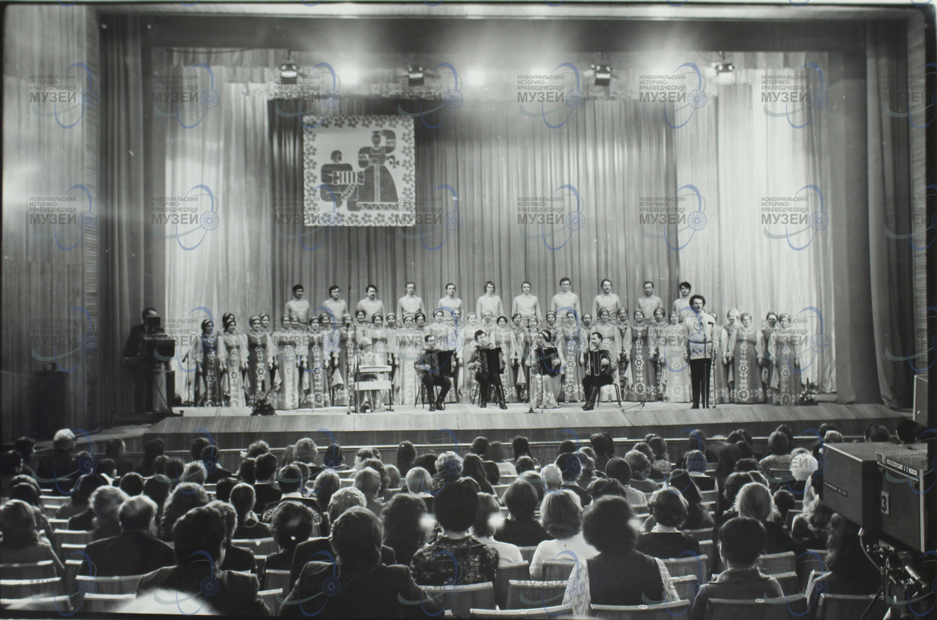 хор уральс автомат завода перед трудящимися уамз в клубе автозаводец 1980 е гг