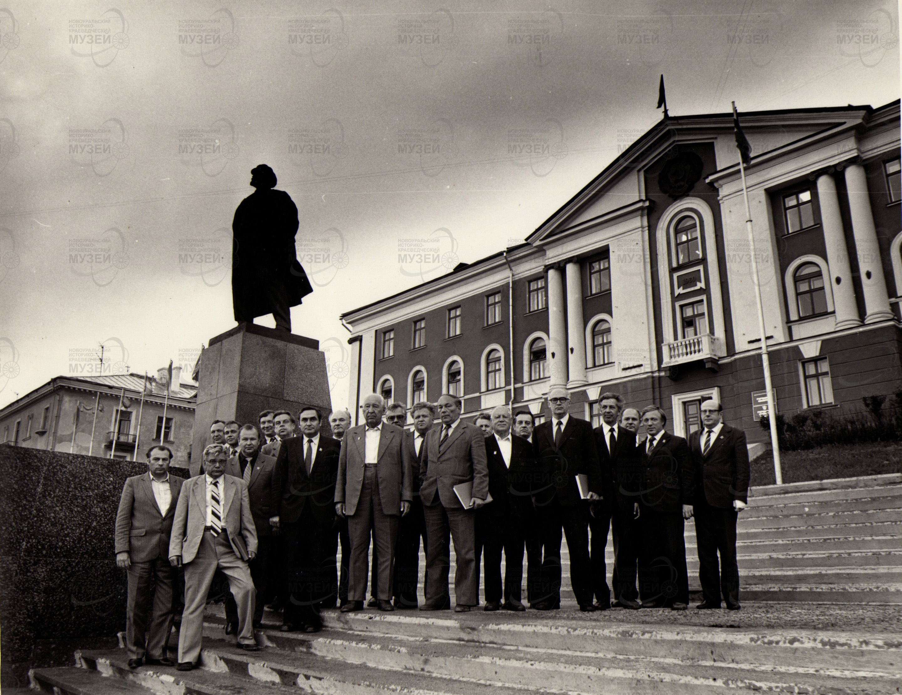 1.10 визит славского е.п. 1984г. центральная площадь города 